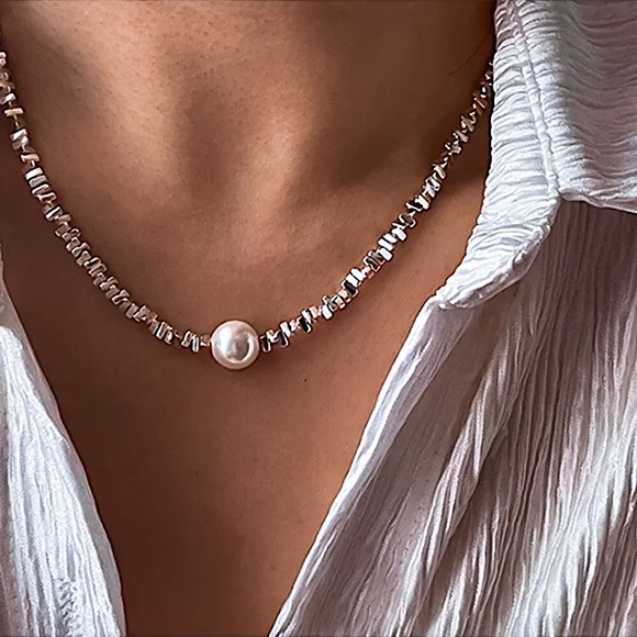 ⚜️[𝟯/$𝟭𝟴]⚜️NEW Large Pearl Silver Acrylic Necklace - Picture 7 of 10